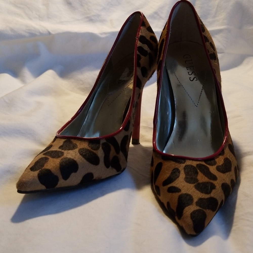 NWOT Guess Animal print pumps